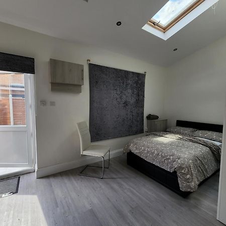 Ilford Town Centre Studio Bagian luar foto
