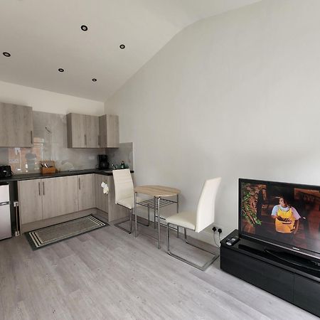Ilford Town Centre Studio Bagian luar foto
