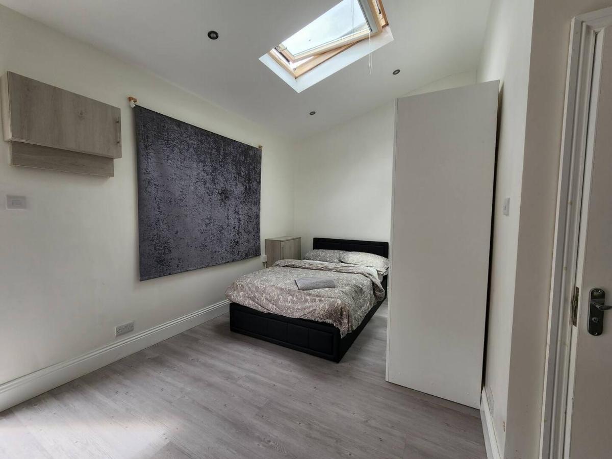 Ilford Town Centre Studio Bagian luar foto
