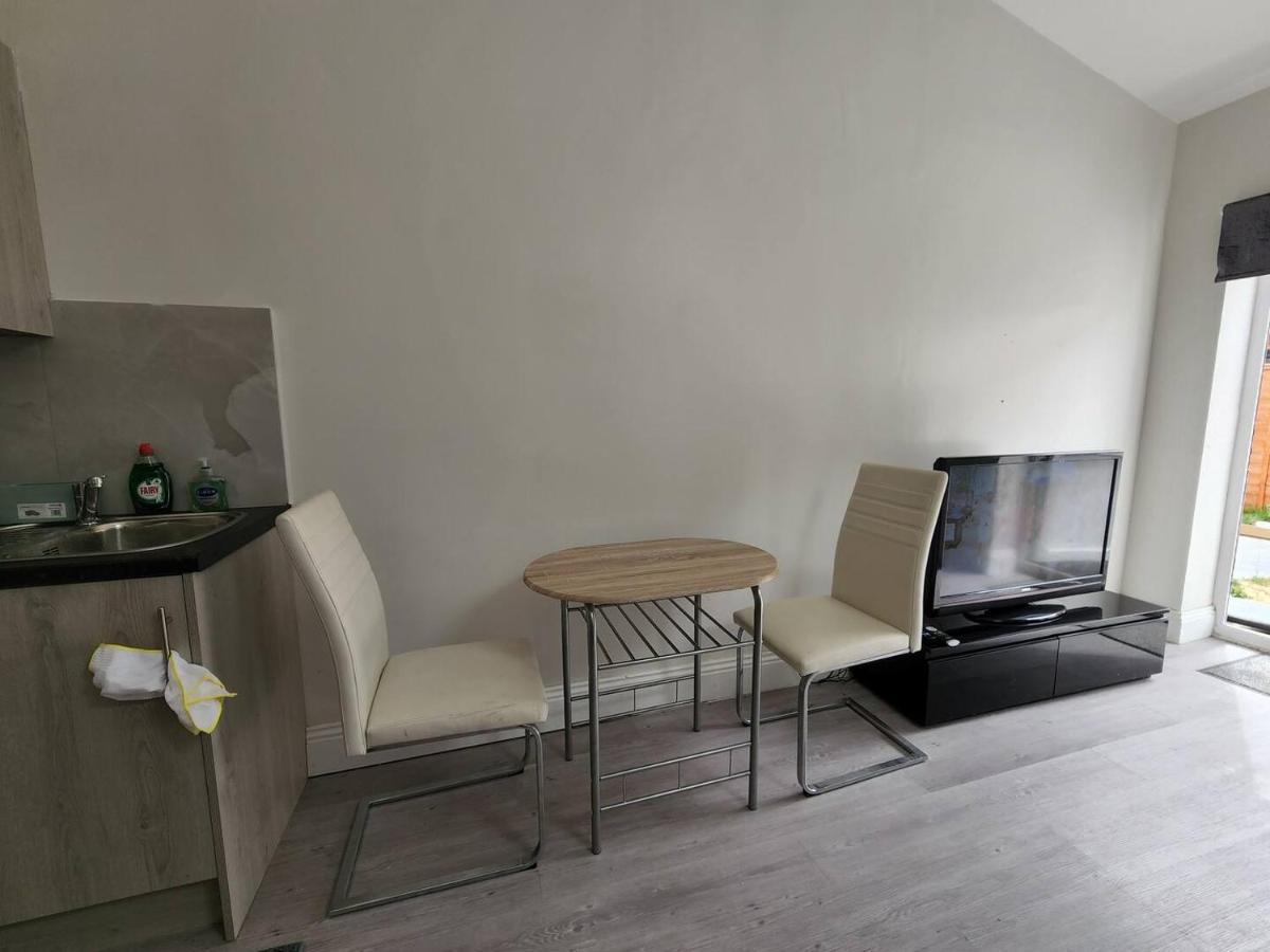 Ilford Town Centre Studio Bagian luar foto