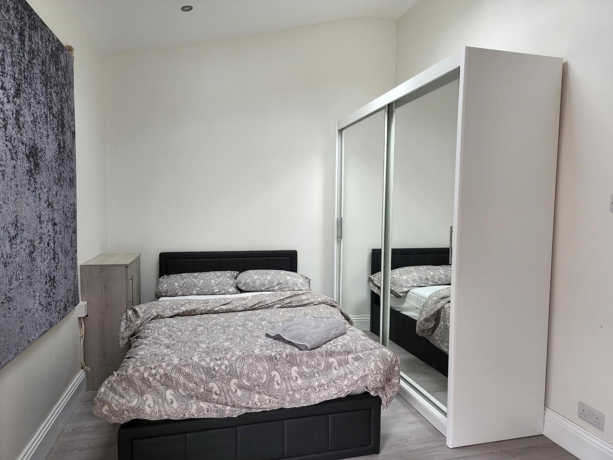 Ilford Town Centre Studio Bagian luar foto